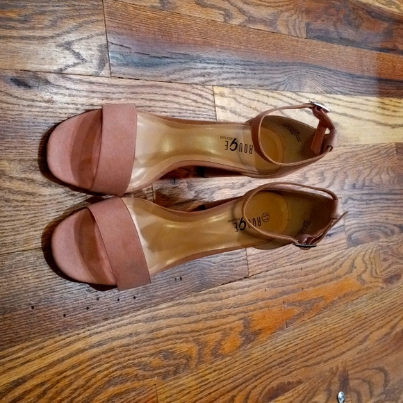 High heels - Picture 2 of 2